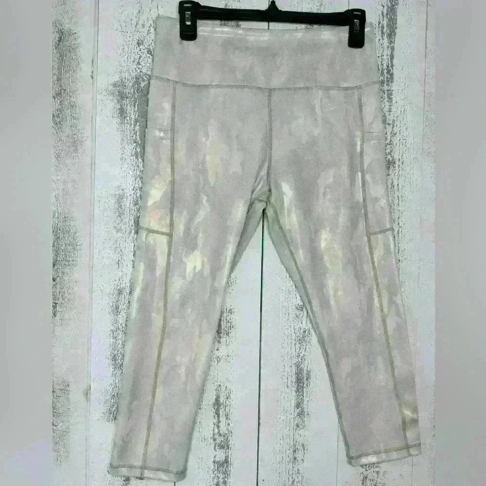 NWOT- ZYIA Silver Camo Metallic Pocket Light n Tight Hi-Rise Capri 20" Leggings - Picture 4 of 11
